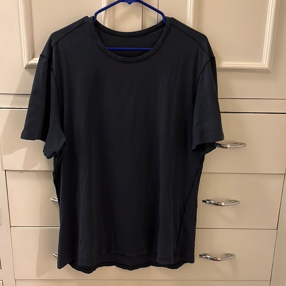 Lululemon Men’s XL dark blue tee
